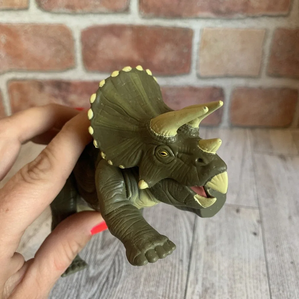 Jurassic Park The Lost World Triceratops JP44 Site B Dinosaur Hasbro 1997